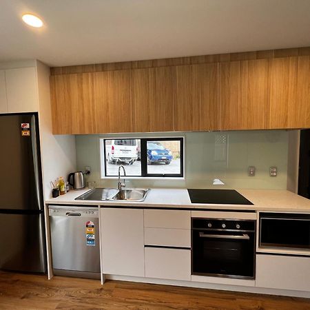 Modern Home By The Reserve Auckland Exterior foto