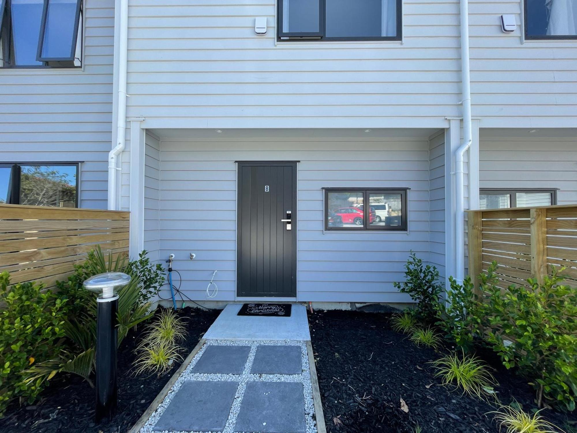 Modern Home By The Reserve Auckland Exterior foto